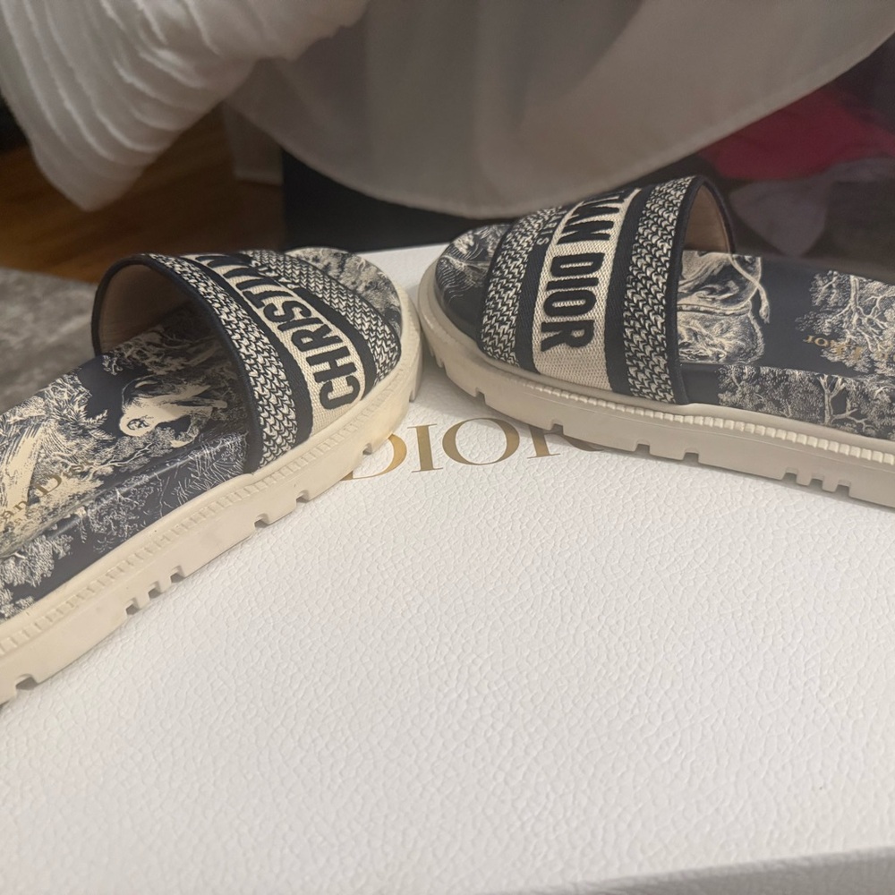 Dior Dway slides in navy and white. - Picture 8 of 11